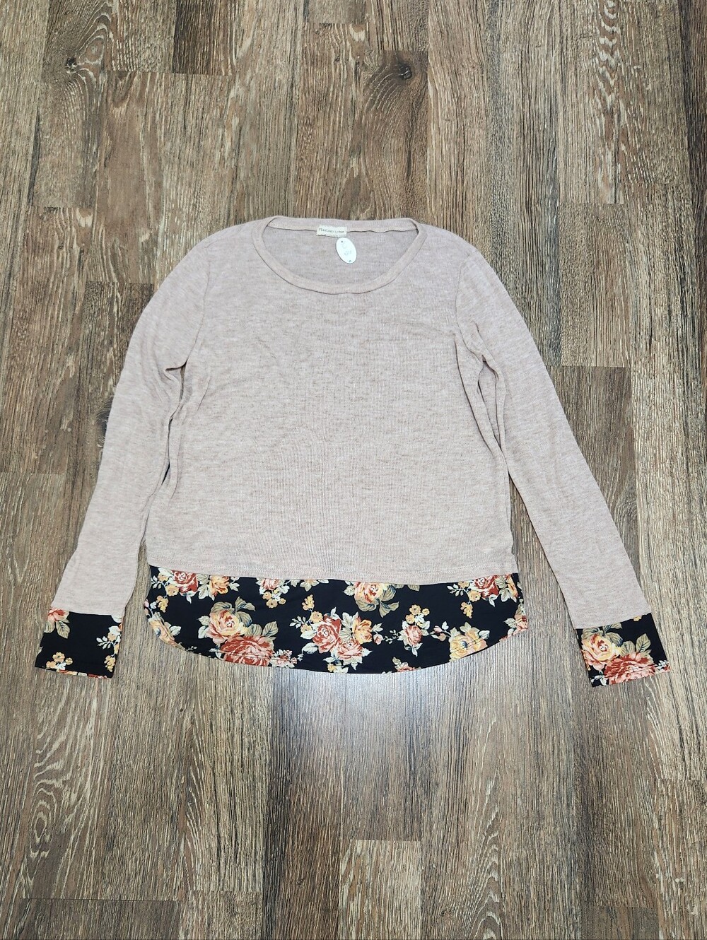 Flamingo Urban Beige Long-Sleeve Top with Floral Hem NWT Size Large